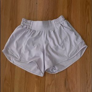 lululemon lavender dew hotty hot LR short 4”